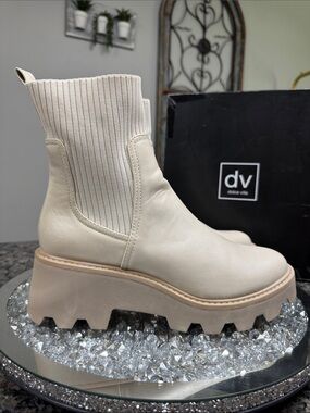 DV by Dolce Vita Villa Cream Ribbed Chelsea Platform Boot NEW 10